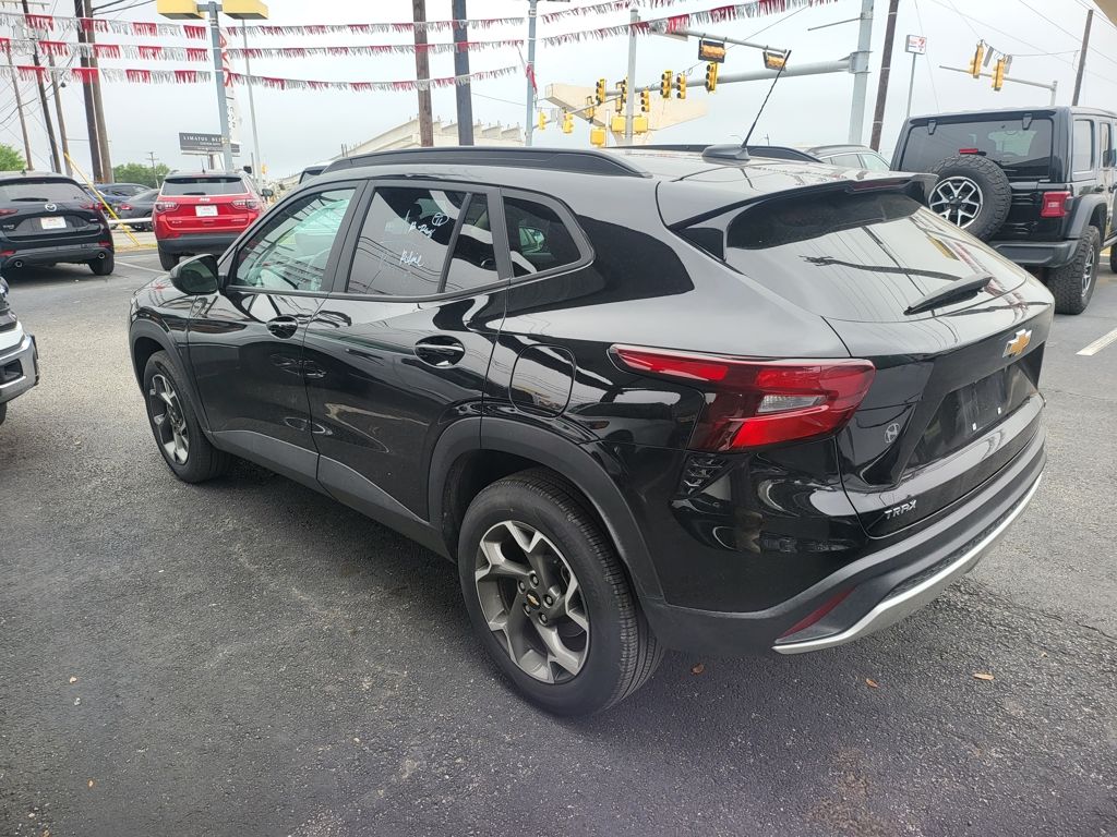 Thumbnail: 2025 Chevrolet Trax - 11