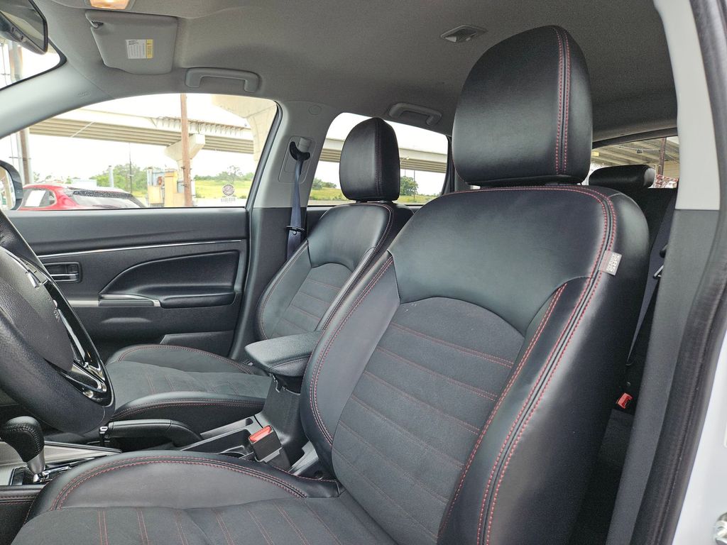 Thumbnail: 2025 Mitsubishi Outlander Sport - 16