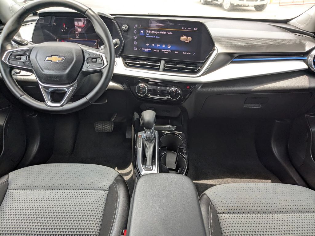 Thumbnail: 2025 Chevrolet Trax - 23