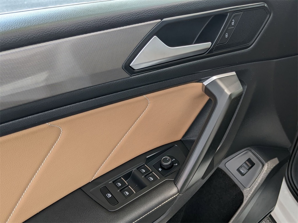Thumbnail: 2024 Volkswagen Tiguan - 24
