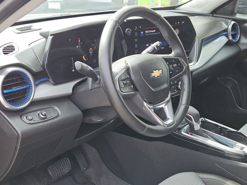 Thumbnail: 2025 Chevrolet Trax - 13