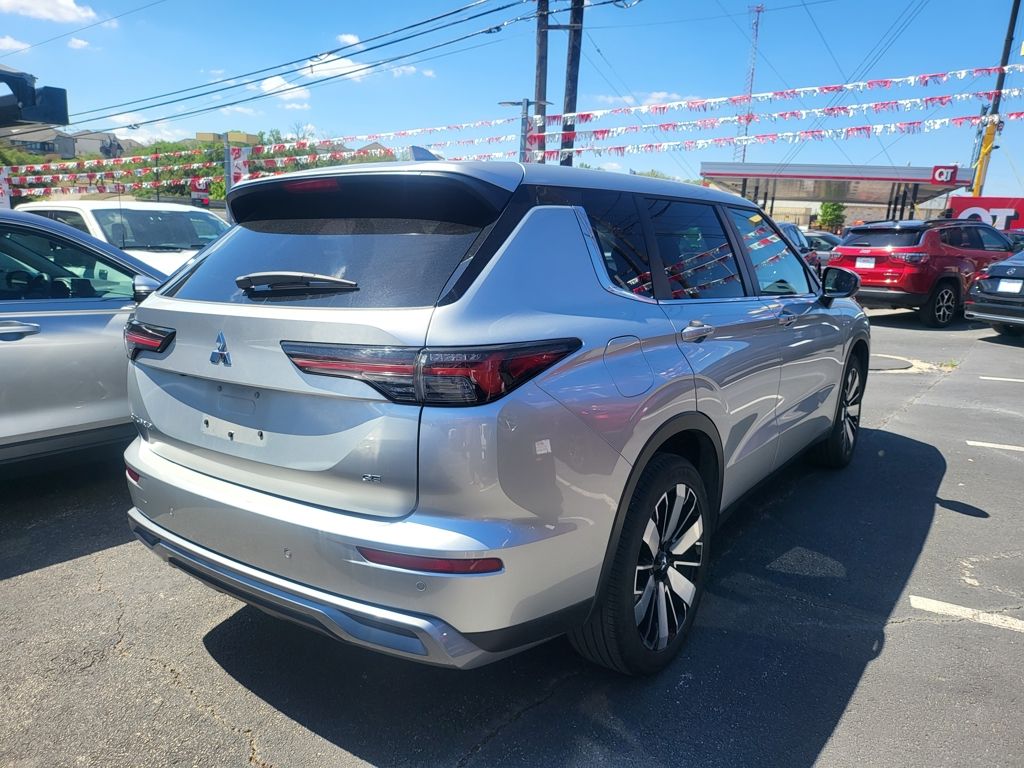 Thumbnail: 2025 Mitsubishi Outlander - 13