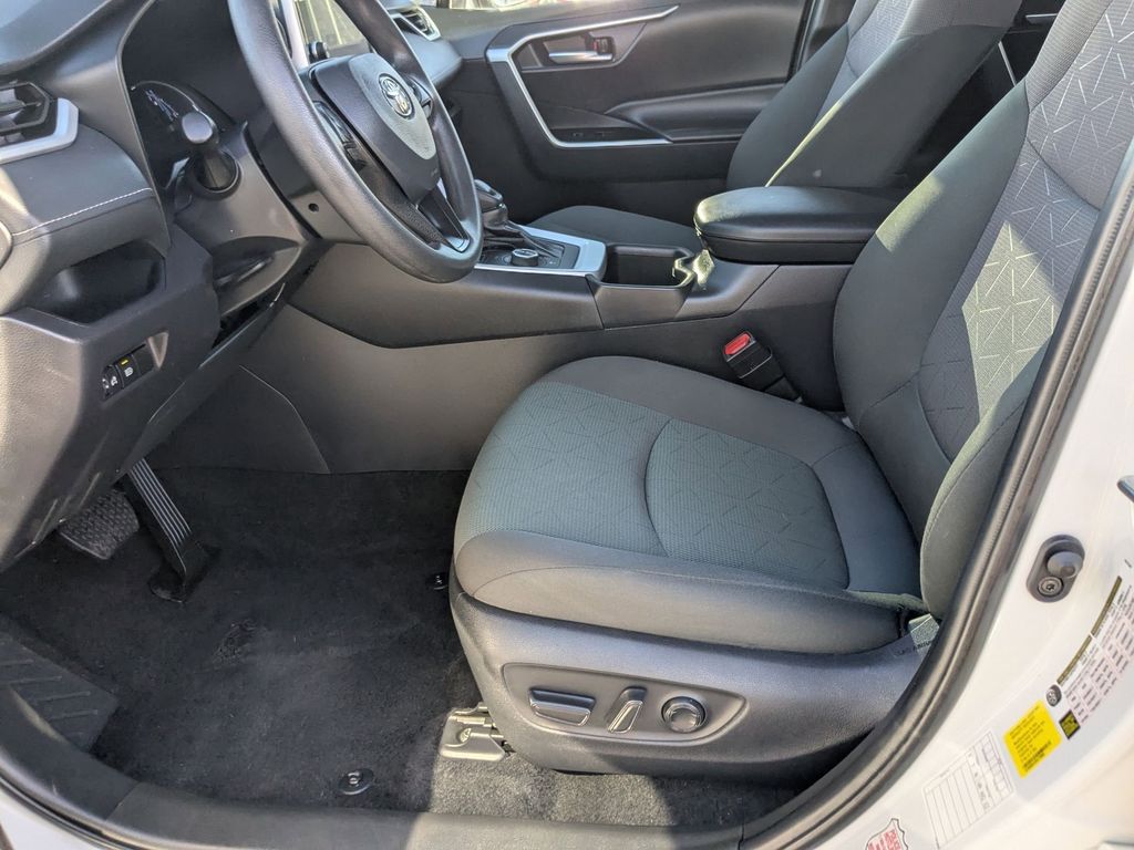 Thumbnail: 2025 Toyota RAV4 - 11