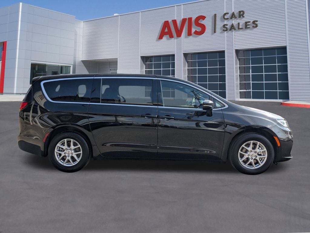 Thumbnail: 2025 Chrysler Pacifica - 7