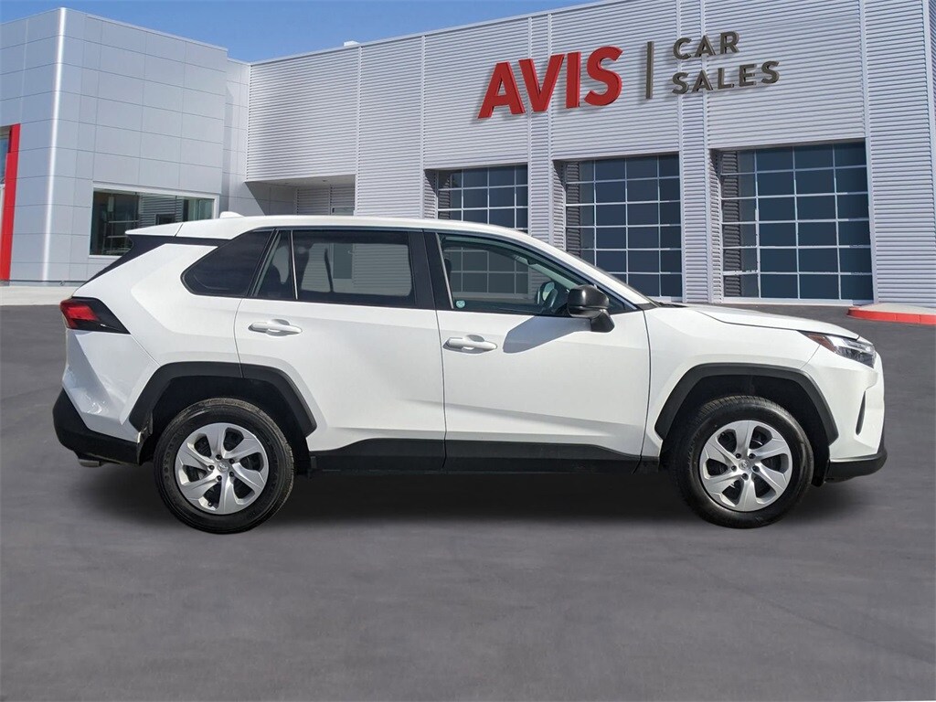 2024 Toyota RAV4 LE photo 2