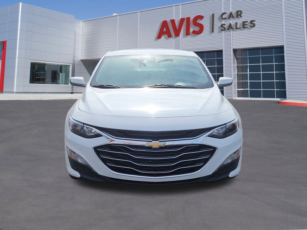 2024 Chevrolet Malibu 1LT photo 2