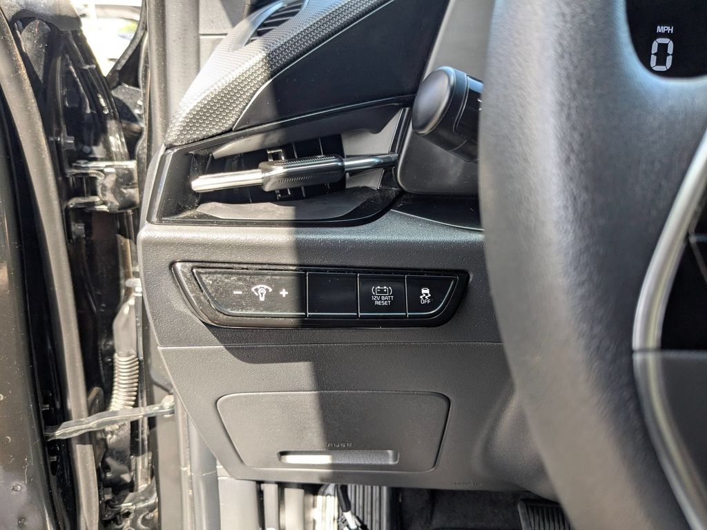 Thumbnail: 2025 Kia Niro - 22