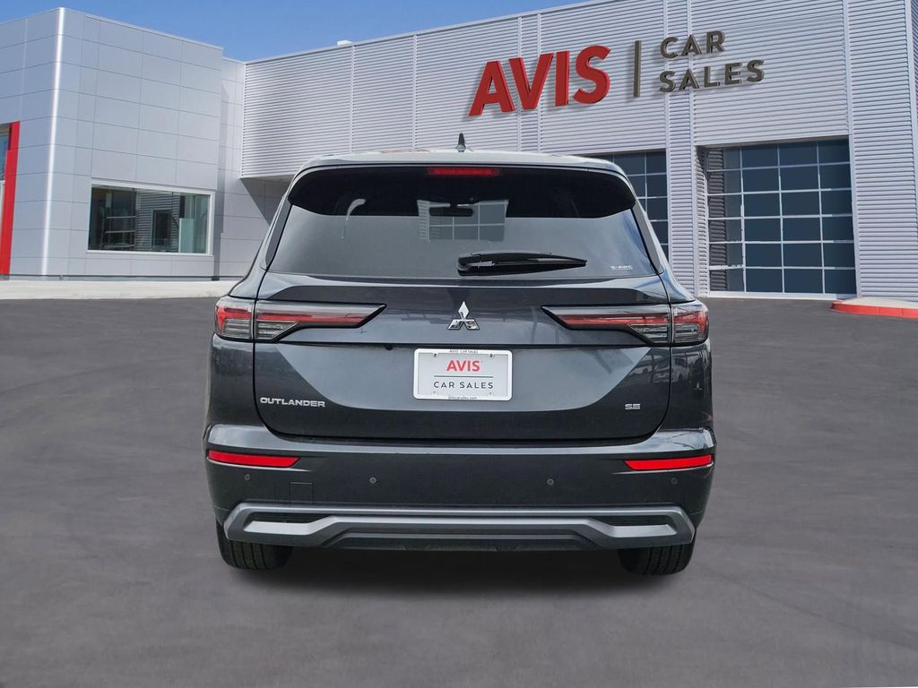 Thumbnail: 2025 Mitsubishi Outlander - 5