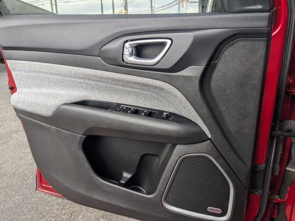 Thumbnail: 2025 Jeep Compass - 15