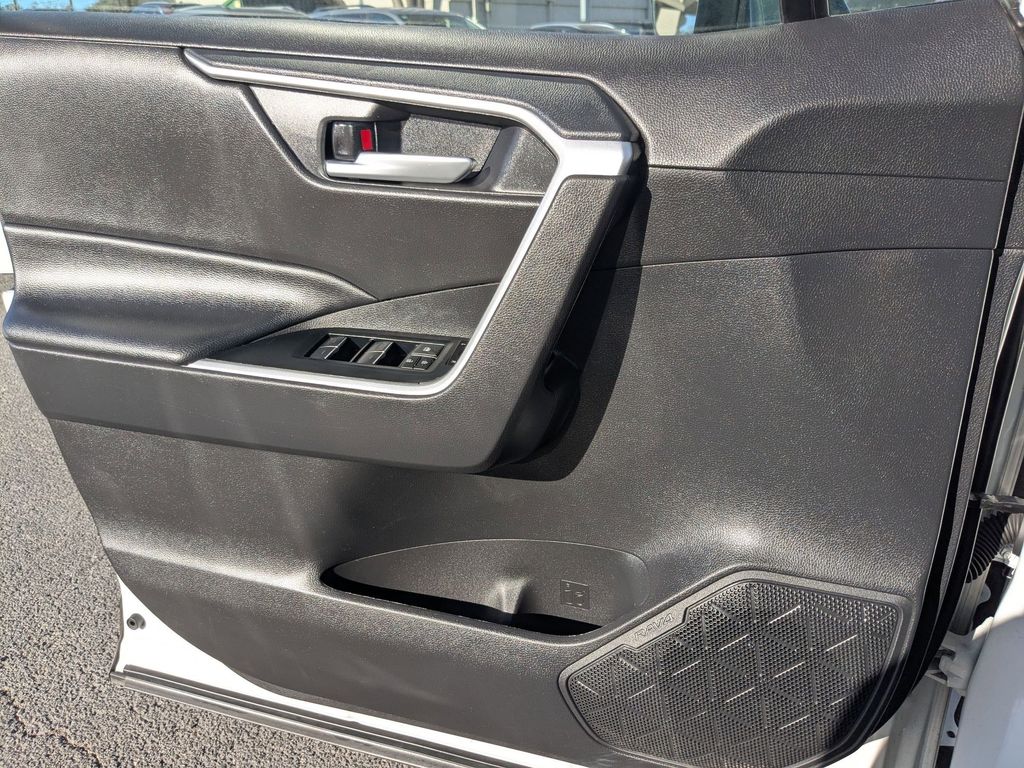 Thumbnail: 2025 Toyota RAV4 - 15