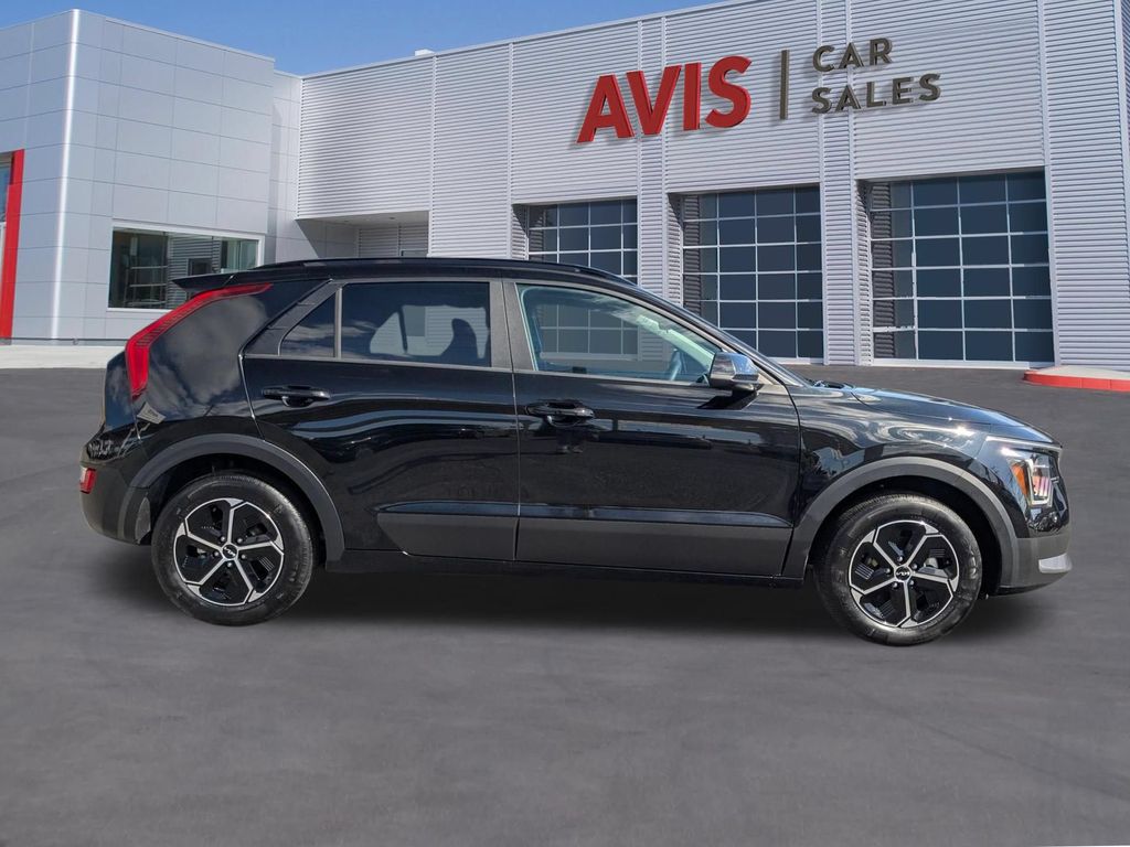 Thumbnail: 2025 Kia Niro - 7