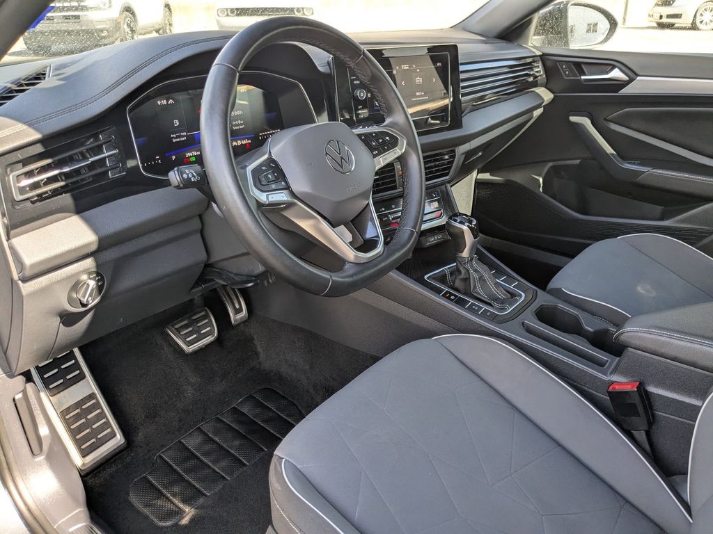 Thumbnail: 2025 Volkswagen Jetta - 13