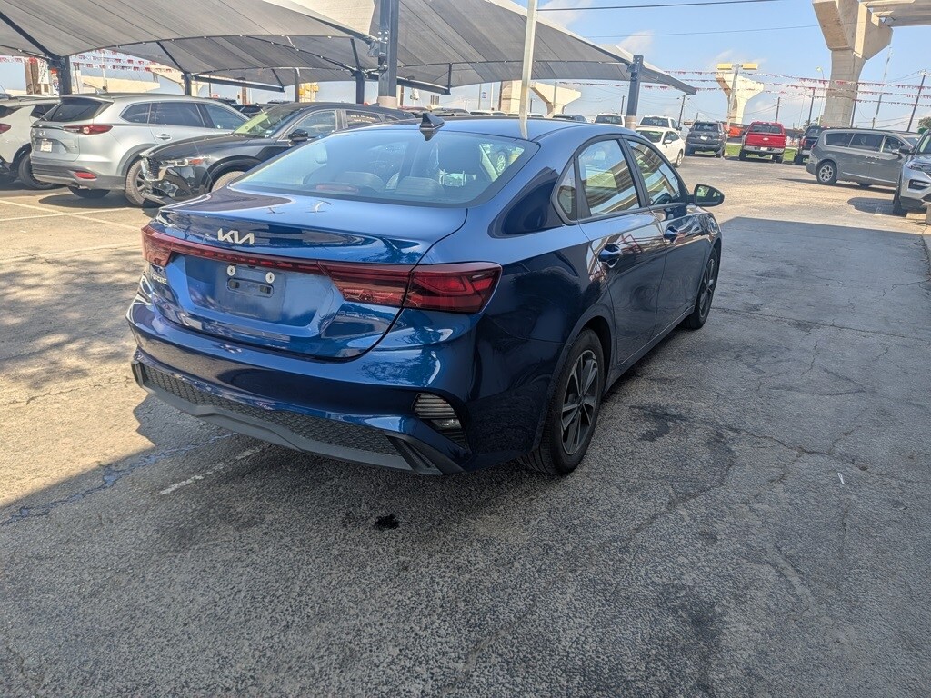 Thumbnail: 2024 Kia Forte - 8