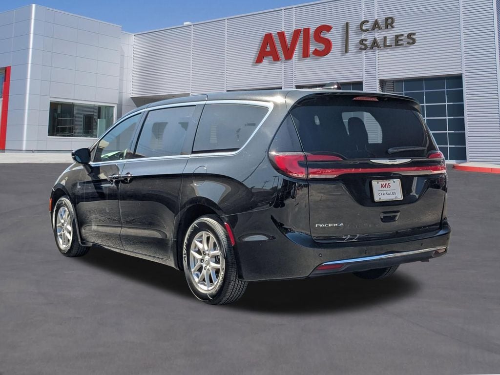 Thumbnail: 2025 Chrysler Pacifica - 3