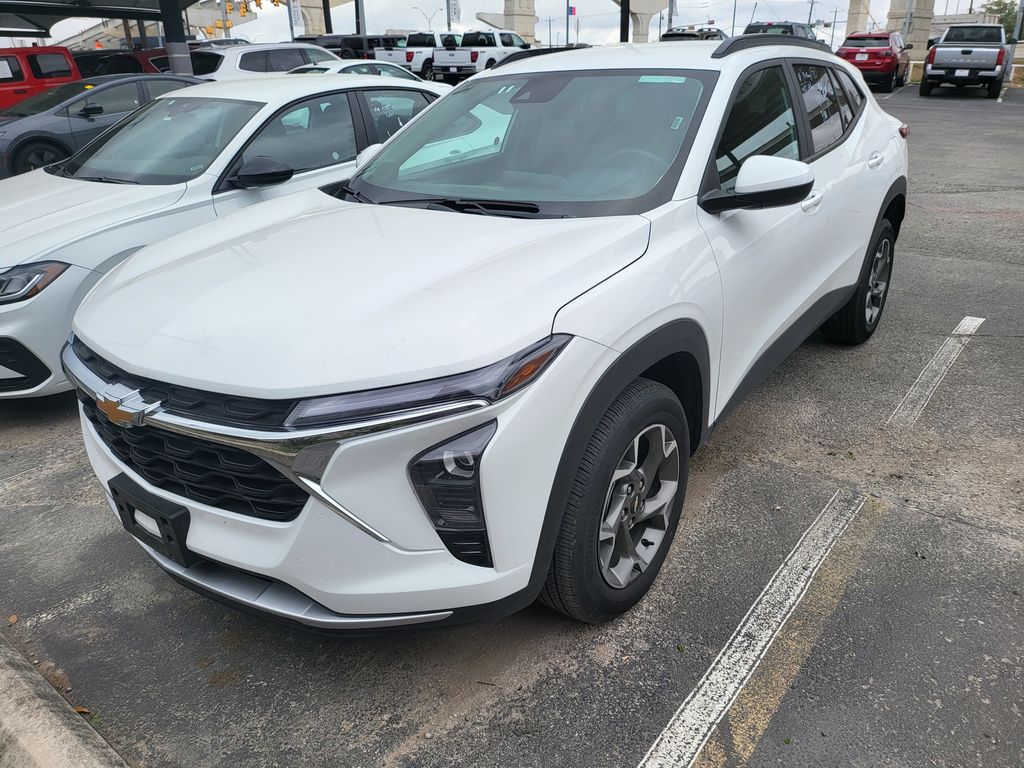 Thumbnail: 2025 Chevrolet Trax - 2