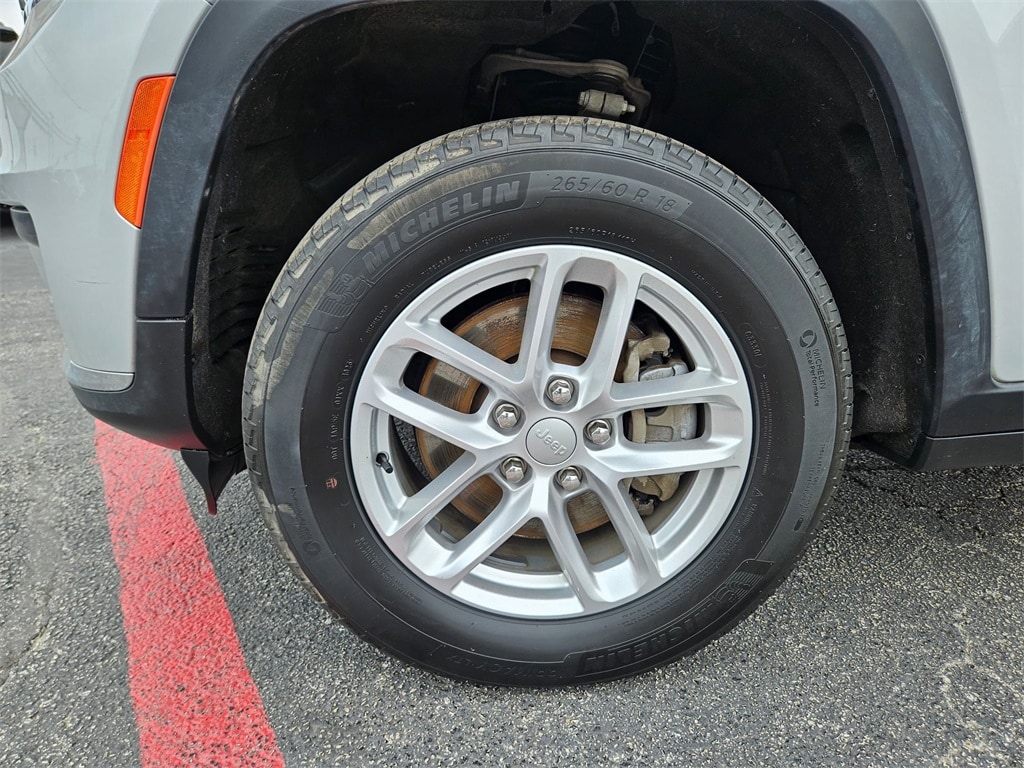 2023 Jeep Grand Cherokee Laredo 35
