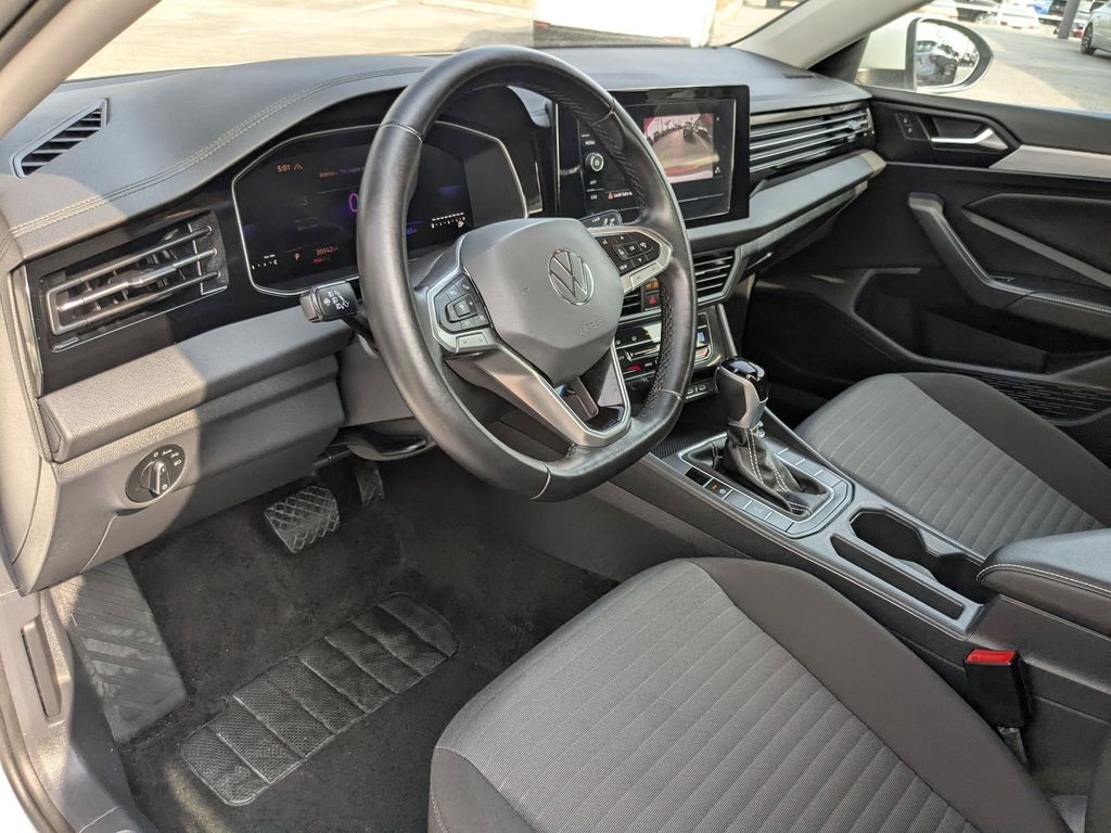 Thumbnail: 2025 Volkswagen Jetta - 13