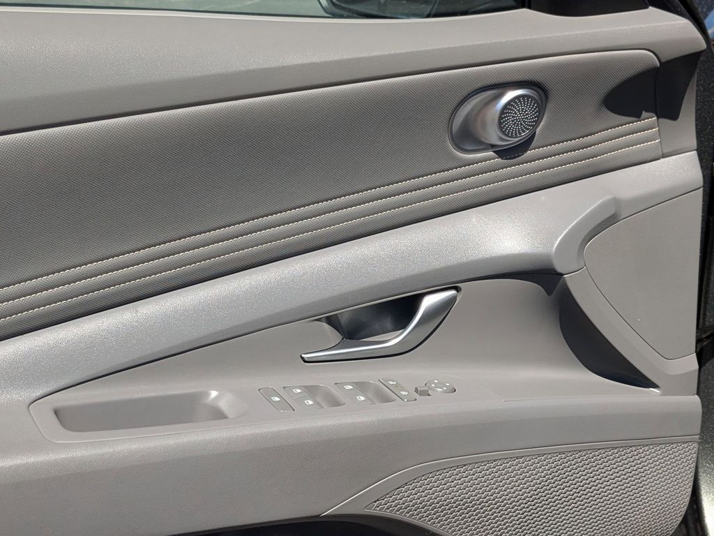 Thumbnail: 2025 Hyundai Elantra - 14