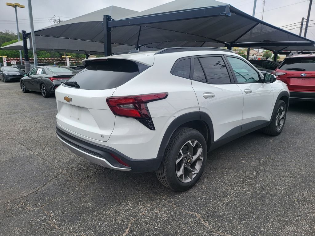 Thumbnail: 2025 Chevrolet Trax - 4
