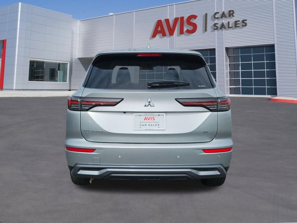Thumbnail: 2025 Mitsubishi Outlander - 5