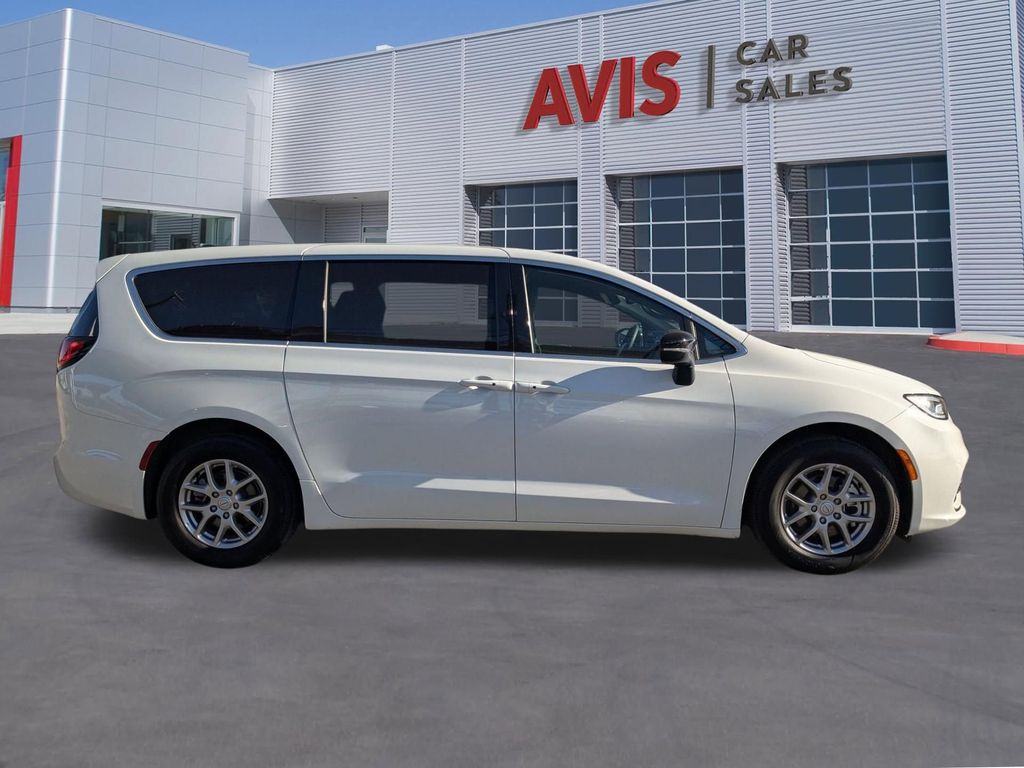 Thumbnail: 2025 Chrysler Pacifica - 7