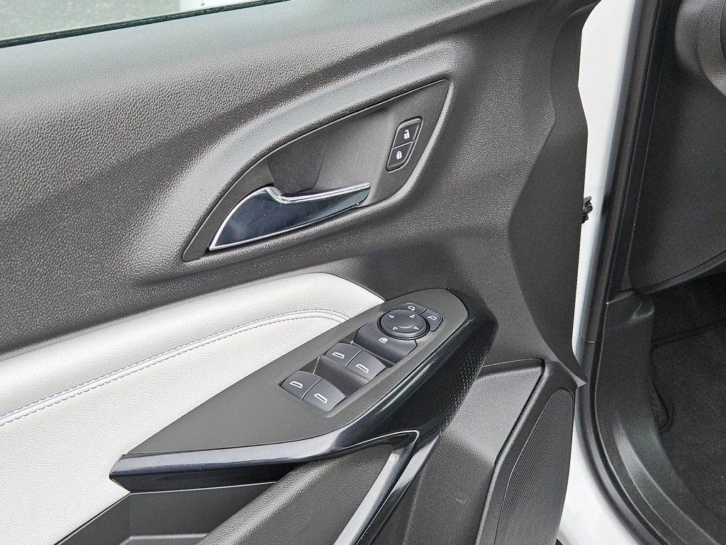 Thumbnail: 2025 Chevrolet Trax - 15