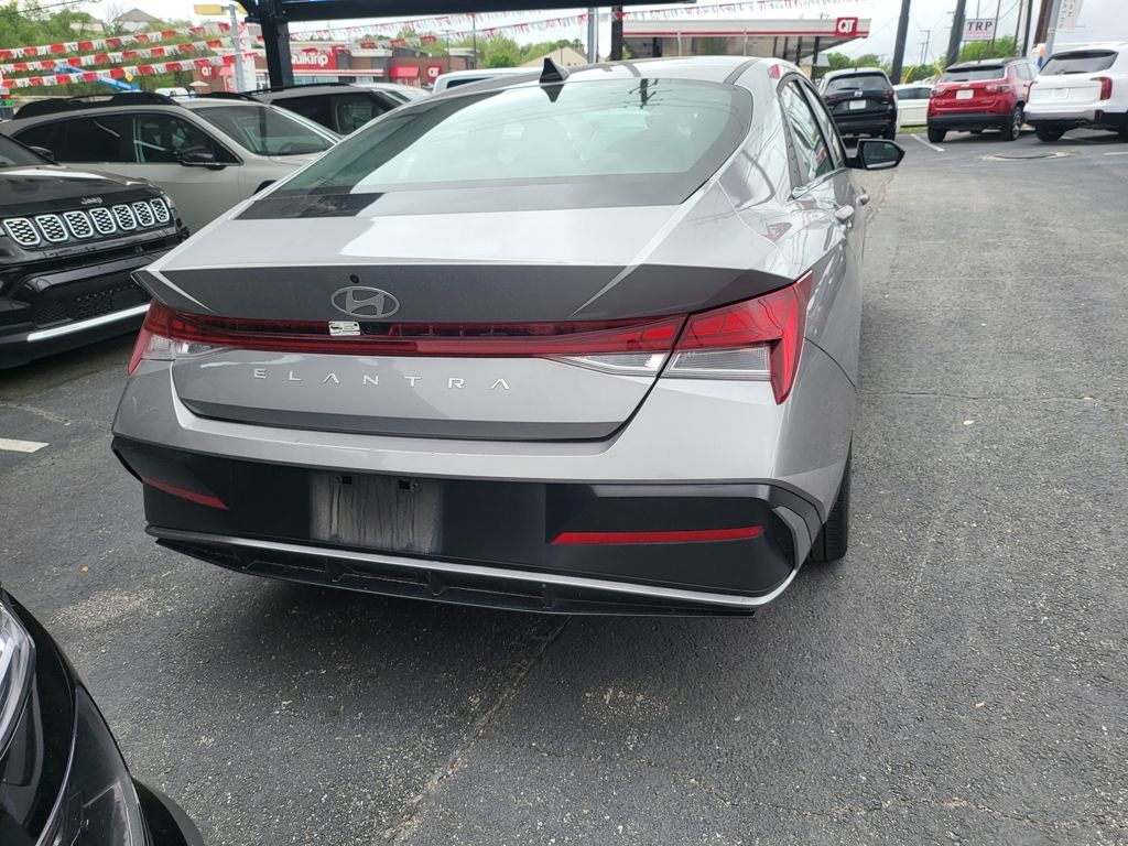 Thumbnail: 2025 Hyundai Elantra - 5