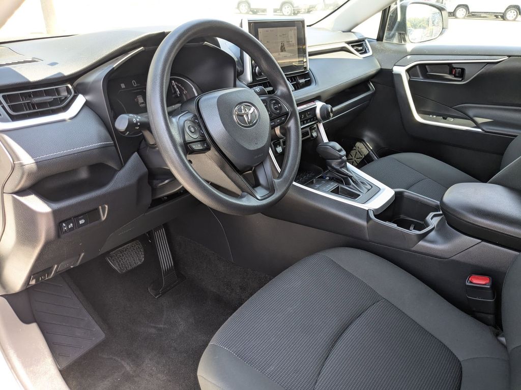 Thumbnail: 2025 Toyota RAV4 - 10