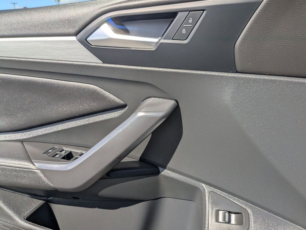 Thumbnail: 2025 Volkswagen Jetta - 17