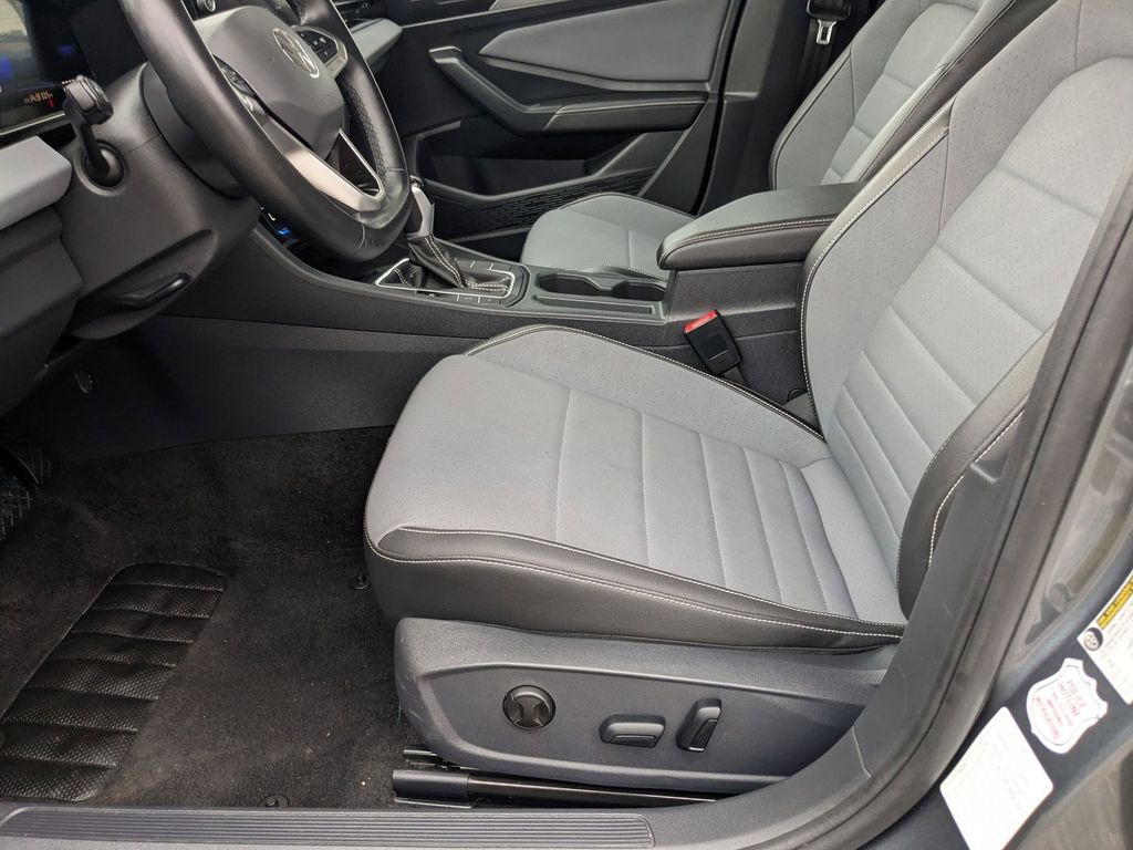 Thumbnail: 2025 Volkswagen Jetta - 11