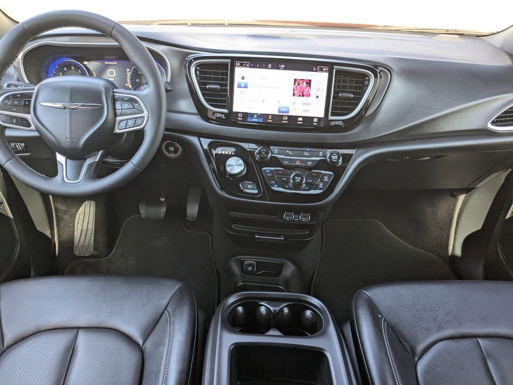 Thumbnail: 2025 Chrysler Pacifica - 24