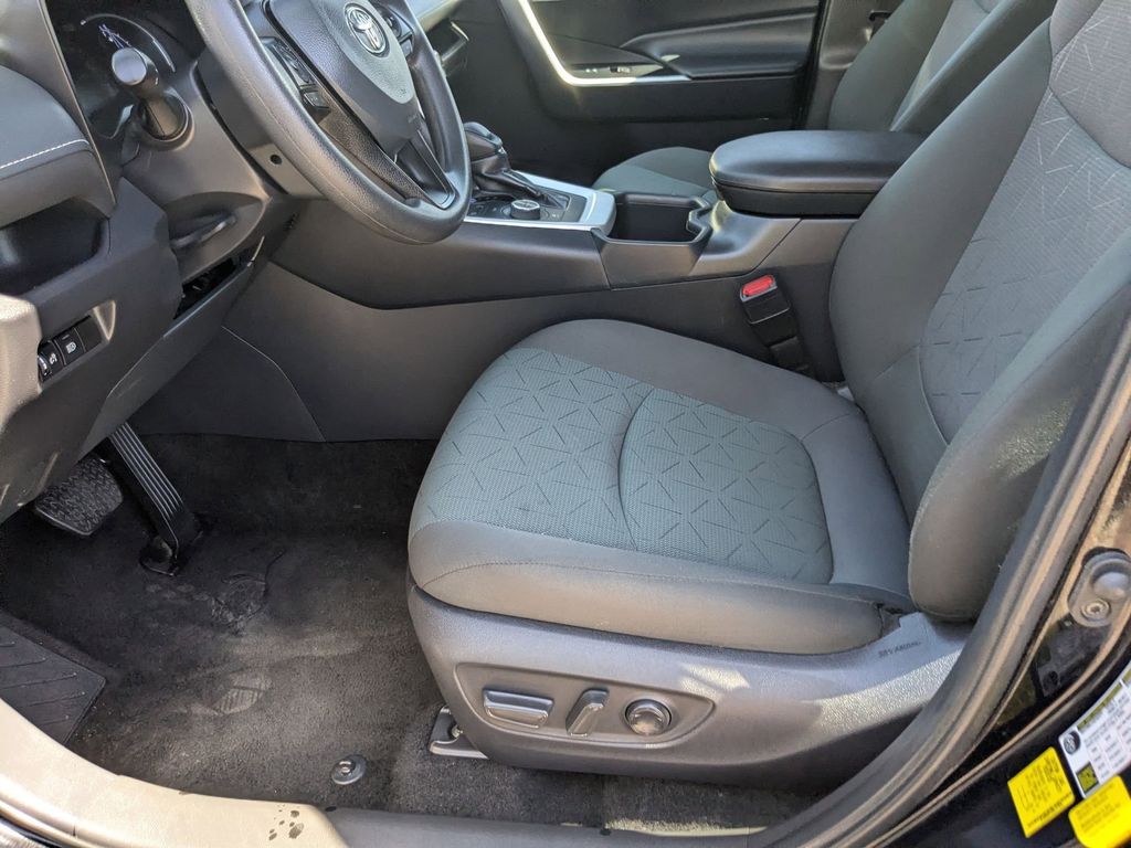 Thumbnail: 2025 Toyota RAV4 - 11