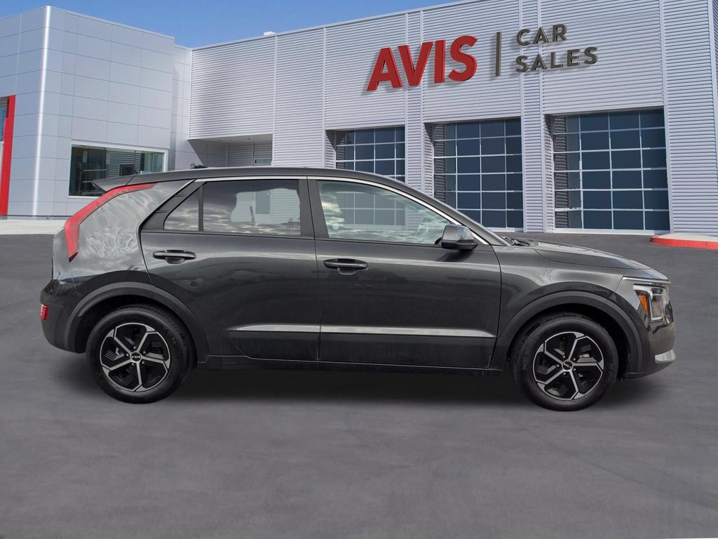 Thumbnail: 2025 Kia Niro - 7