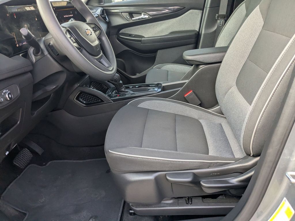 Thumbnail: 2025 Chevrolet TrailBlazer - 11