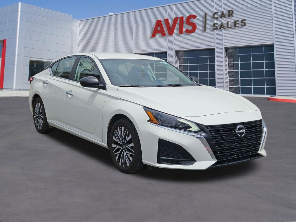 Thumbnail: 2025 Nissan Altima - 9