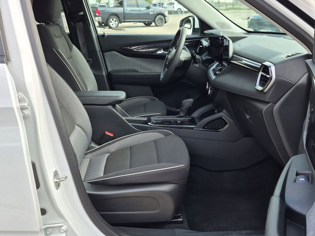 2025 Chevrolet Trailblazer LT - Photo 27