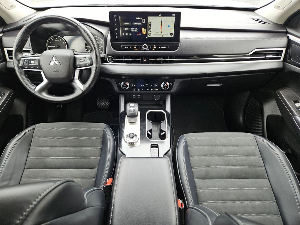 Thumbnail: 2025 Mitsubishi Outlander - 13
