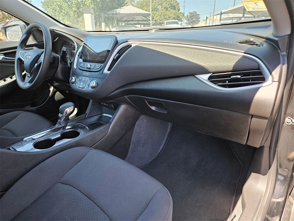 Thumbnail: 2023 Chevrolet Malibu - 31