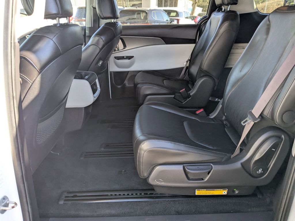 Thumbnail: 2024 Kia Carnival - 22