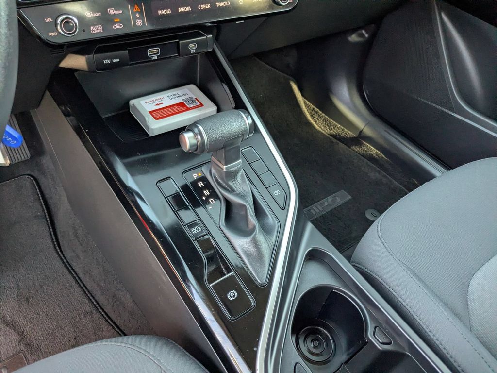 Thumbnail: 2025 Kia Niro - 21