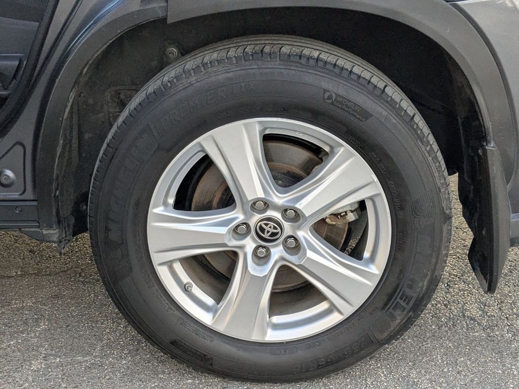 Thumbnail: 2024 Toyota Highlander - 25