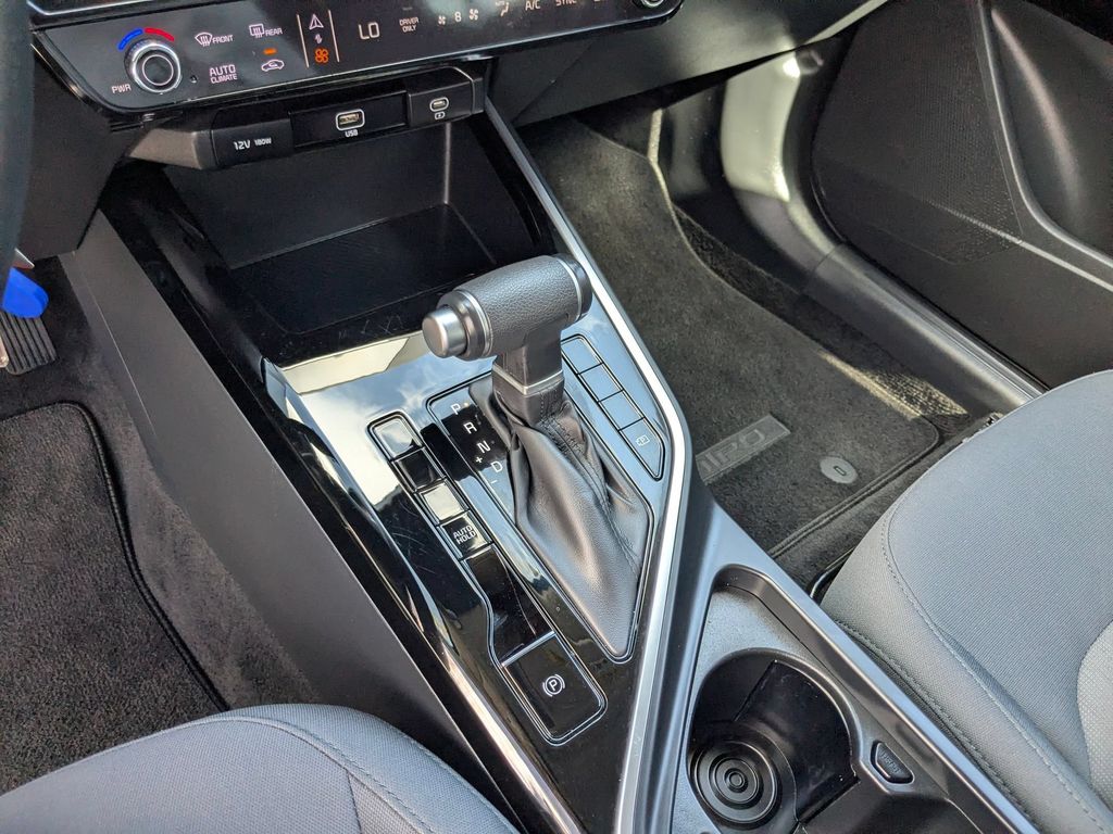 Thumbnail: 2025 Kia Niro - 21