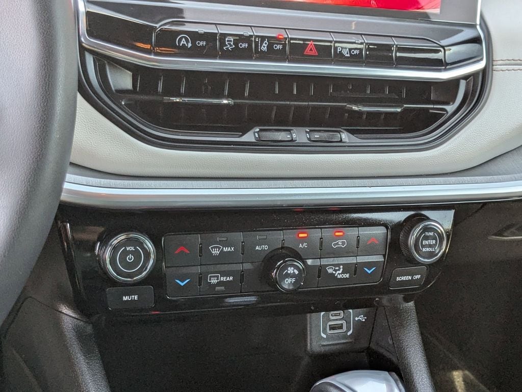 Thumbnail: 2025 Jeep Compass - 22