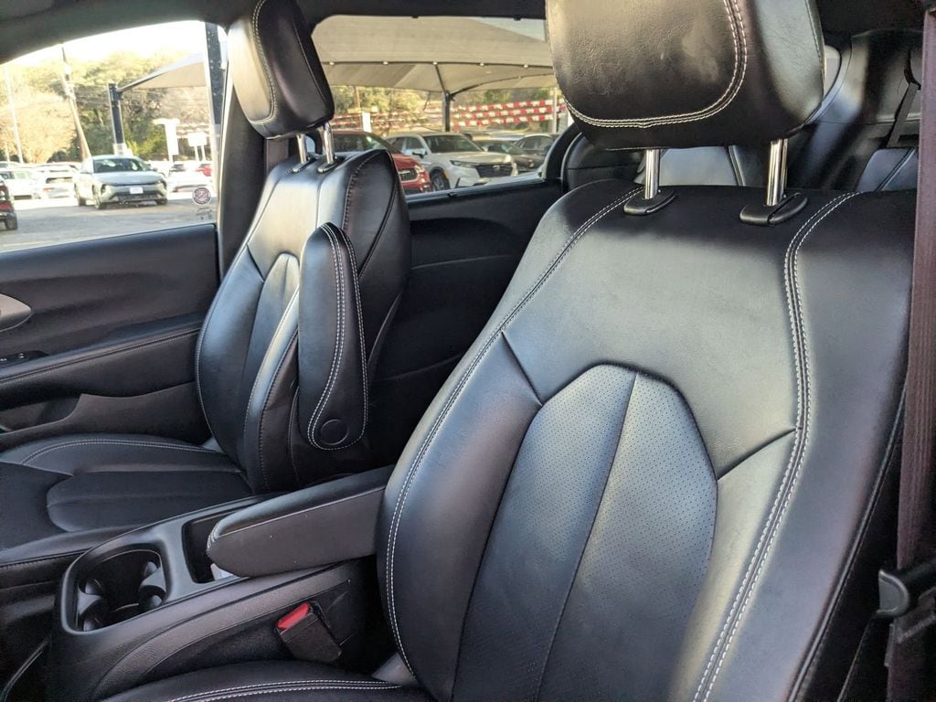 Thumbnail: 2025 Chrysler Pacifica - 13