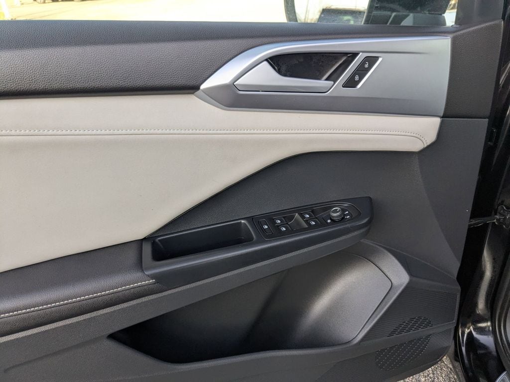 Thumbnail: 2025 Volkswagen Taos - 14