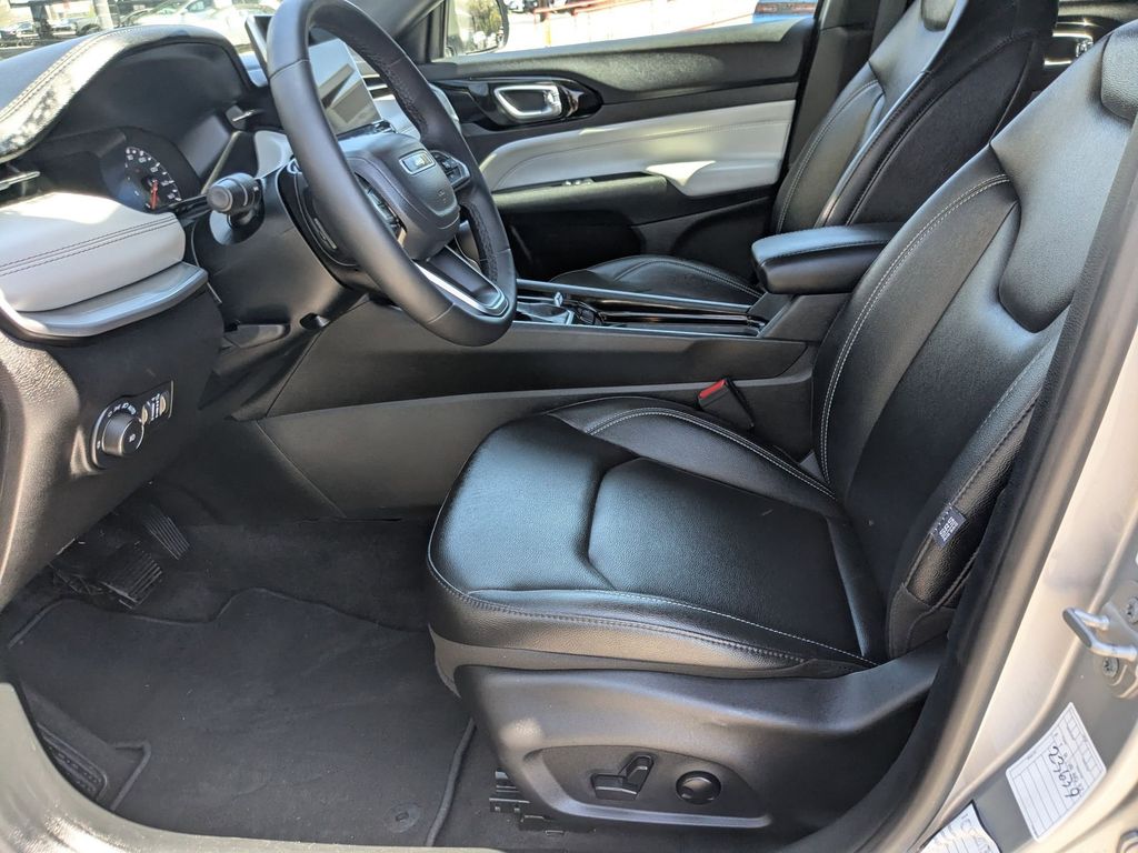 Thumbnail: 2025 Jeep Compass - 11