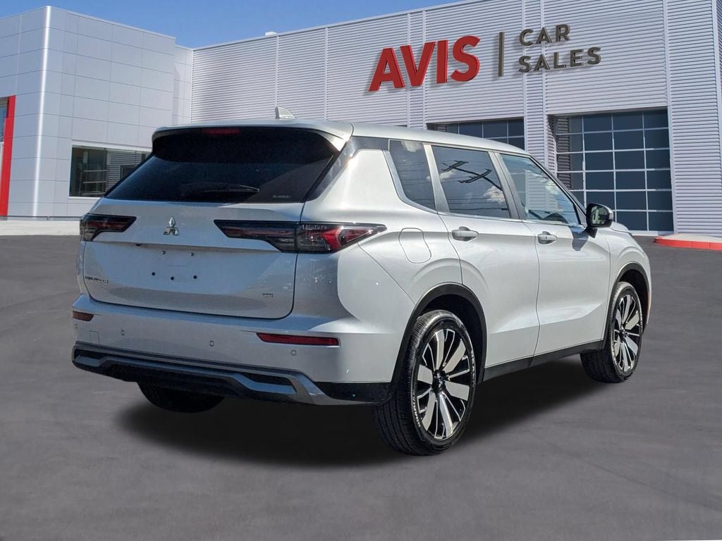 Thumbnail: 2025 Mitsubishi Outlander - 6