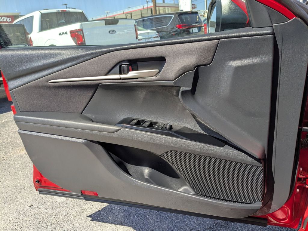 Thumbnail: 2025 Toyota Camry - 15