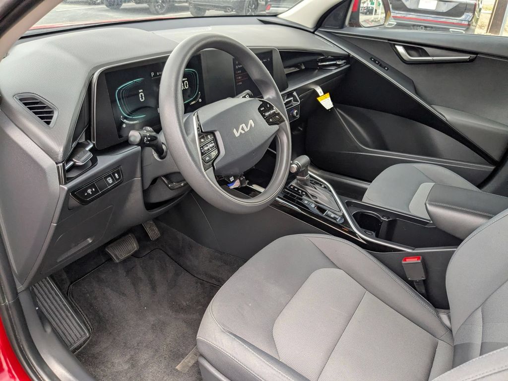 Thumbnail: 2025 Kia Niro - 13