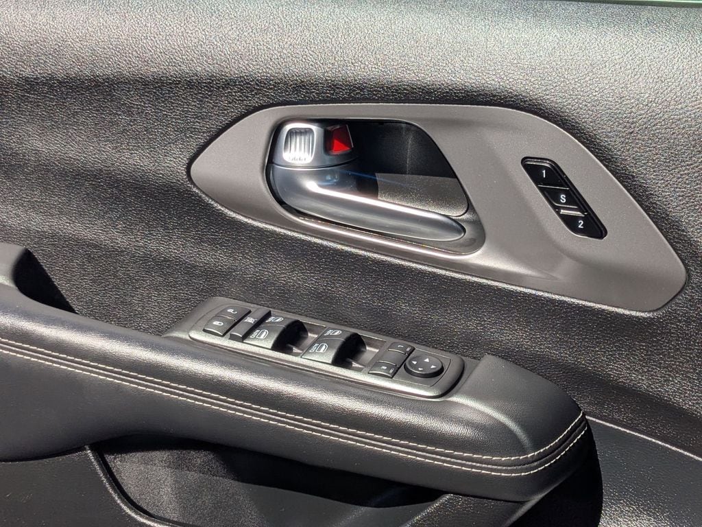 Thumbnail: 2025 Chrysler Pacifica - 15